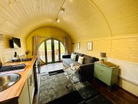 InteriorshotofDaisyglampingpodatBarnharrowHolidayPods-1920w
