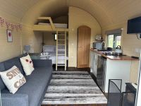 PoppyHOTTUBatBarnharrowHolidayPodswithbunkbed-1920w